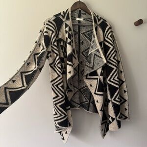 DEBUT AZTEC GEOMETRIC CARDIGAN SWEATER BLACK AND TAN SIZE SMALL MEDIUM GUC